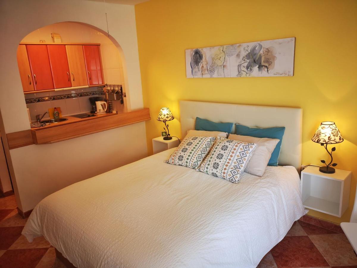 Studio Beso Del Mar Lägenhet Nerja Exteriör bild